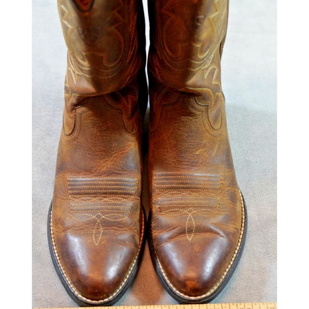 Ariat® Women's 7 B Heritage™ R Toe Western Boot in Distressed Brown 10001021